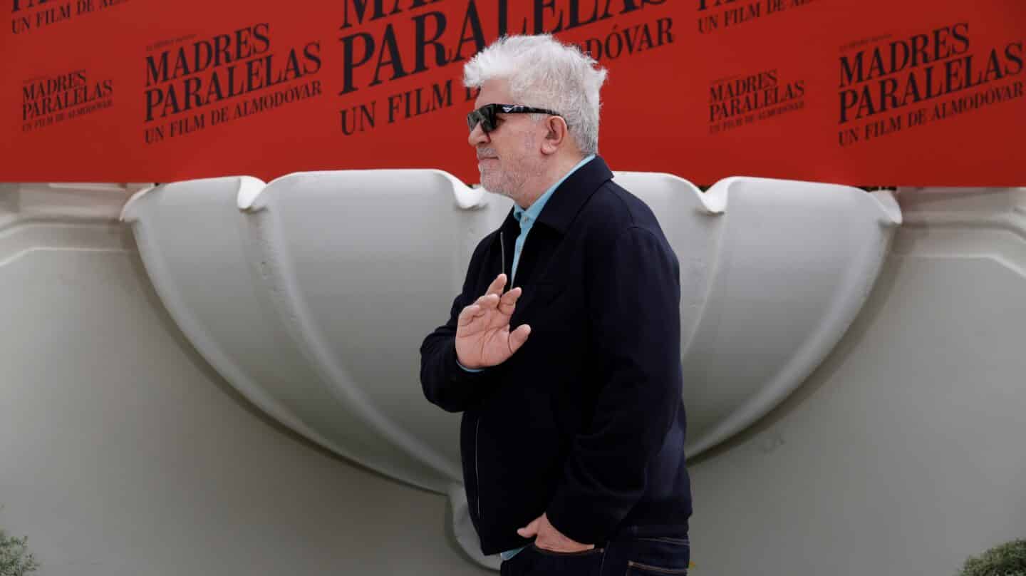 ‘Madres Paralelas’, Almodóvar hace memoria histórica y política