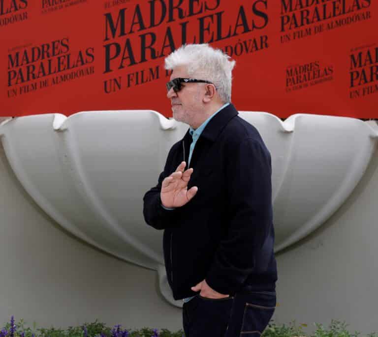 ‘Madres Paralelas’, Almodóvar hace memoria histórica y política