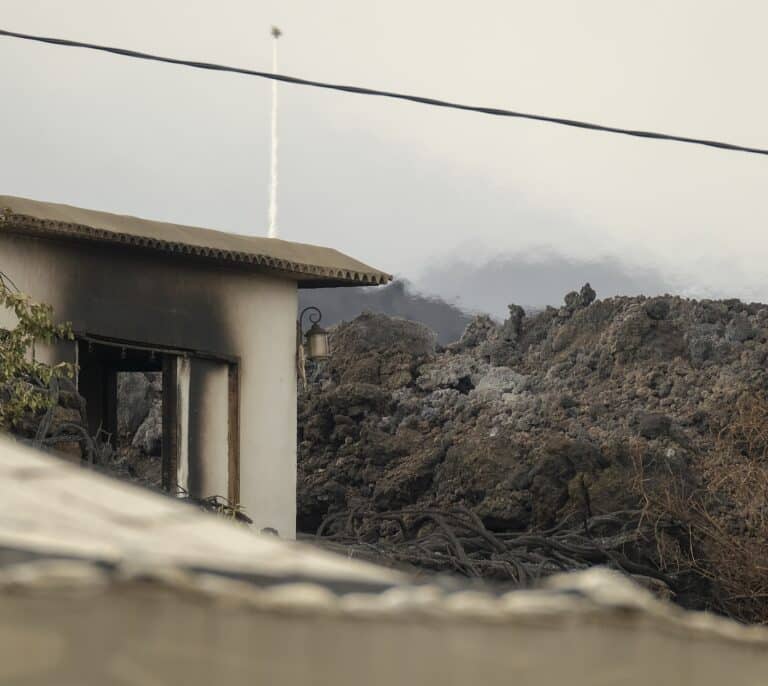 Canarias instalará 200 casas prefabricadas para los afectados por el volcán