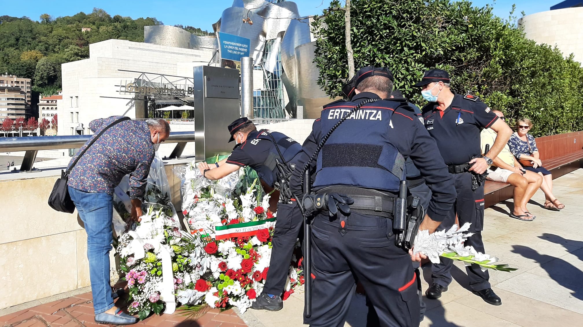 Homenaje en Bilbao a Chema Aguirre, el ertzaina que ETA asesinó hace 24 años en víspera de la inauguración del Guggenheim