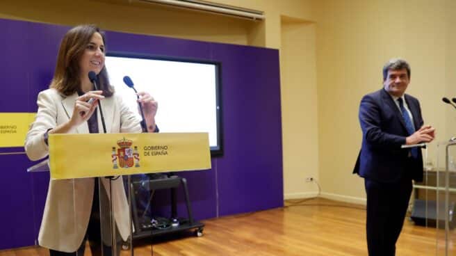 La ministra de Derechos Sociales y Agenda 2030, Ione Belarra, y el ministro de Inclusión, Seguridad Social y Migraciones, José Luis Escrivá, en una rueda de prensa.