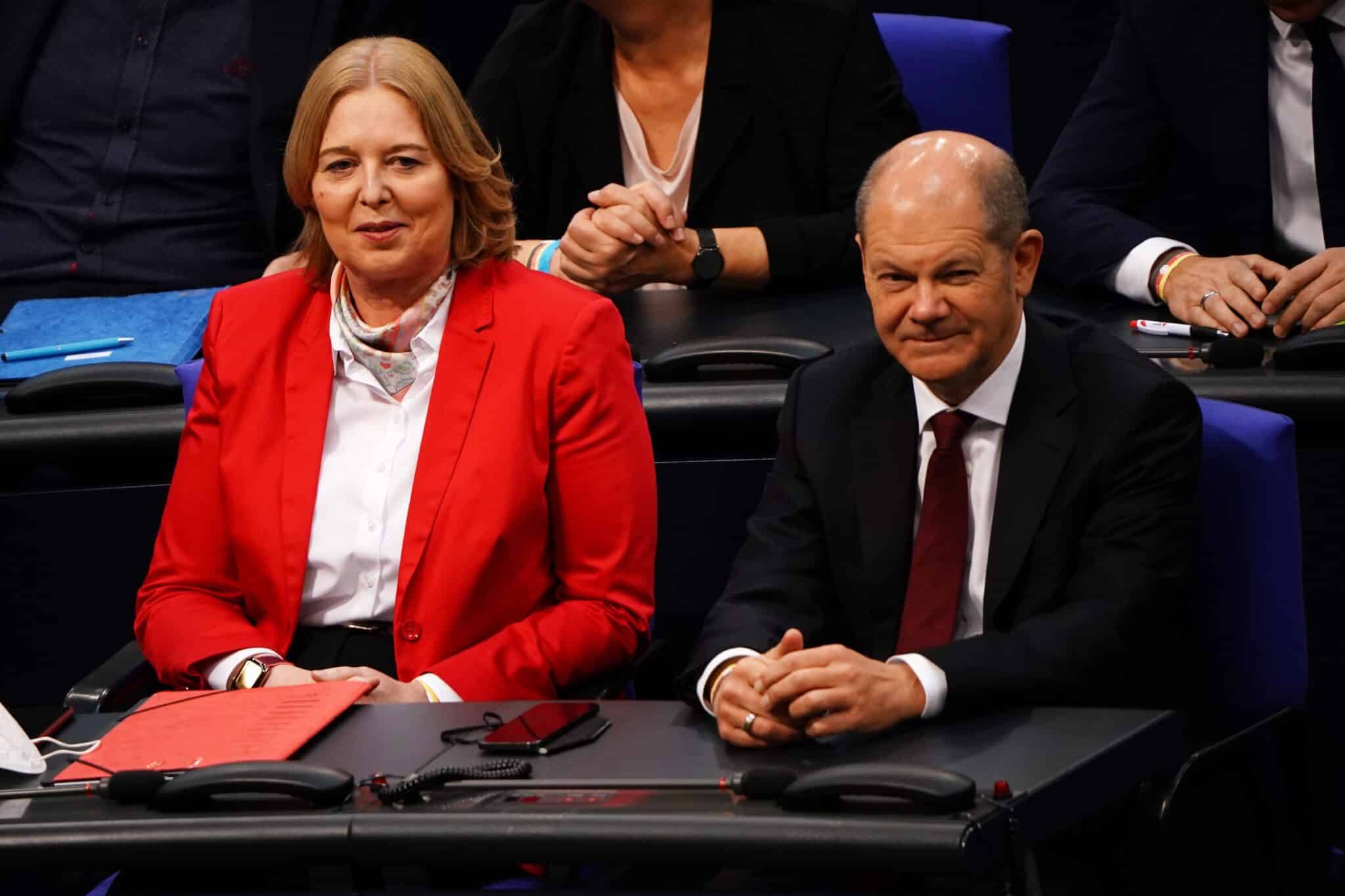 La socialdemócrata Bärbel Bas, junto a Olaf Scholz, que previsiblemente será el futuro canciler alemán