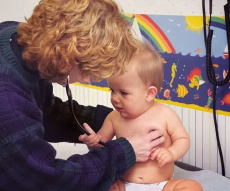 El VRS, principal virus de las bronquiolitis, se adelanta un mes y alerta a los pediatras