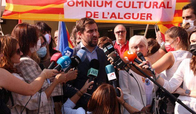 Los exconsejeros catalanes Toni Comín y Clara Ponsatí comparecen ante los medios en Cerdeña (Italia). Agencia Catalana de Noticias (ACN)