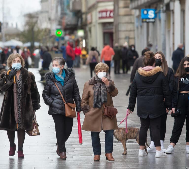 La incidencia vuelve a bajar en España y Sanidad registra 21 fallecidos
