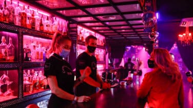 Cataluña reabrirá los interiores del ocio nocturno este viernes con certificado Covid