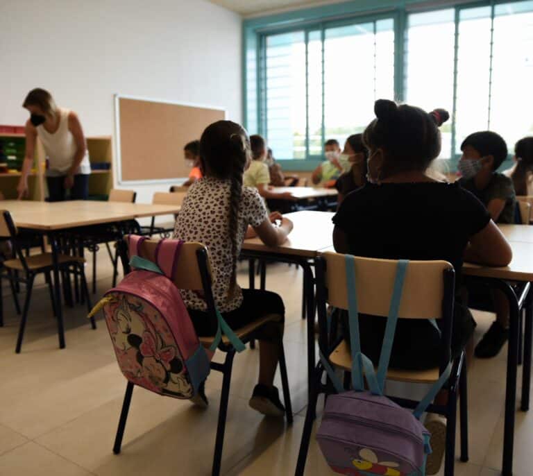 Sanidad y comunidades autónomas prevén acordar hoy la vuelta al cole presencial