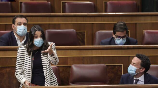 La presidenta de Cs, Inés Arrimadas, interviene en una sesión de control al Gobierno en el Congreso de los Diputados