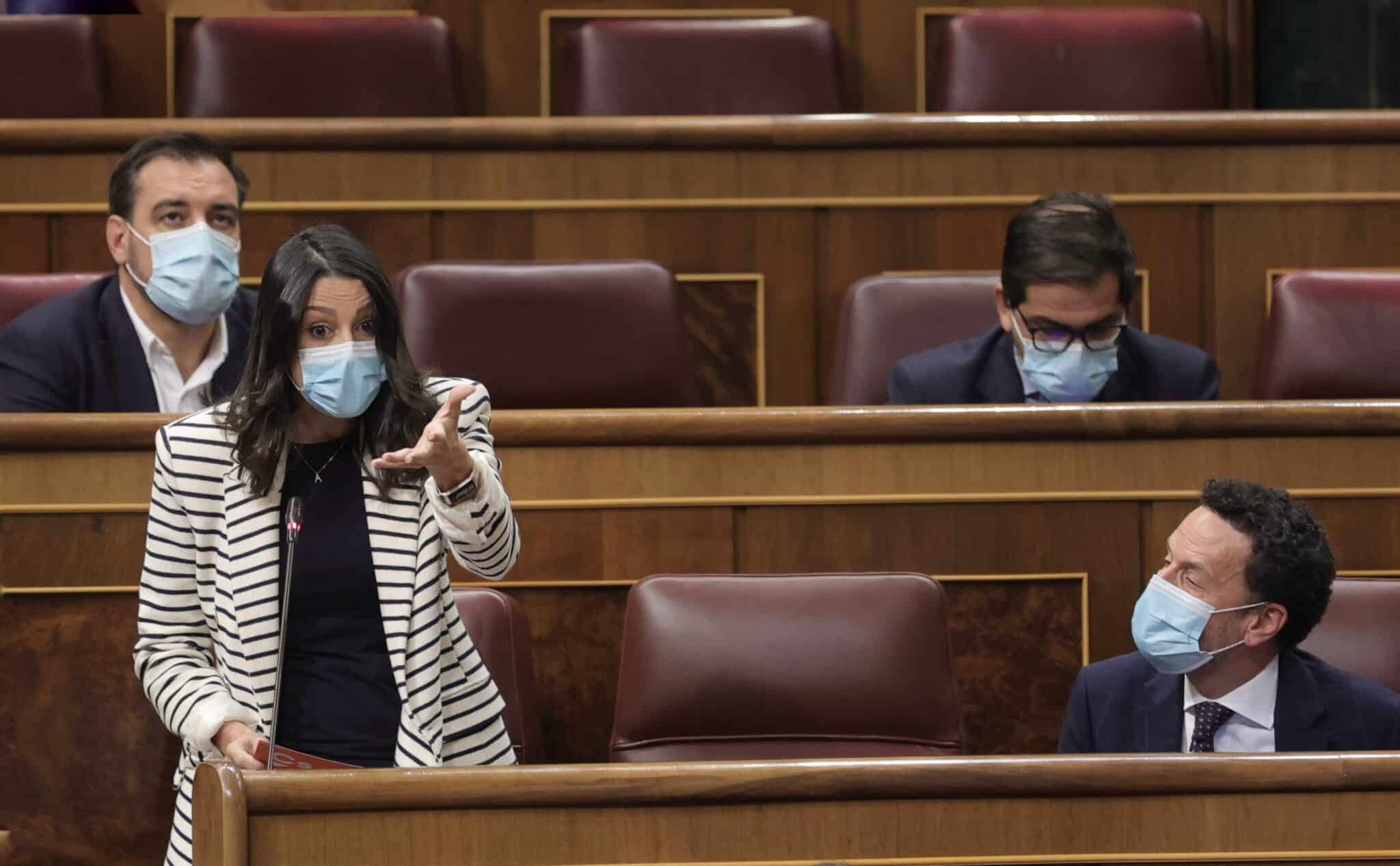 La presidenta de Cs, Inés Arrimadas, interviene en una sesión de control al Gobierno en el Congreso de los Diputados