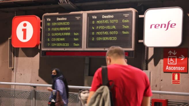 Pasajeros en la estación de Atocha (Madrid). Pasajeros en la estación de Atocha (Madrid).