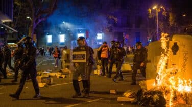 Cuatro detenidos y tres Mossos heridos leves en la manifestación por el 1-O en Barcelona