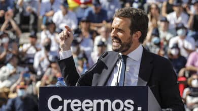 Casado gira a la derecha para hacer "política sin complejos" y dejar sin espacio a Vox