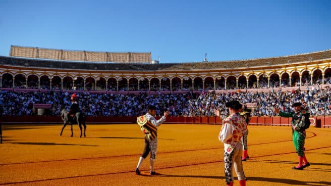 Paseíllo en La Maestranza de Sevilla.