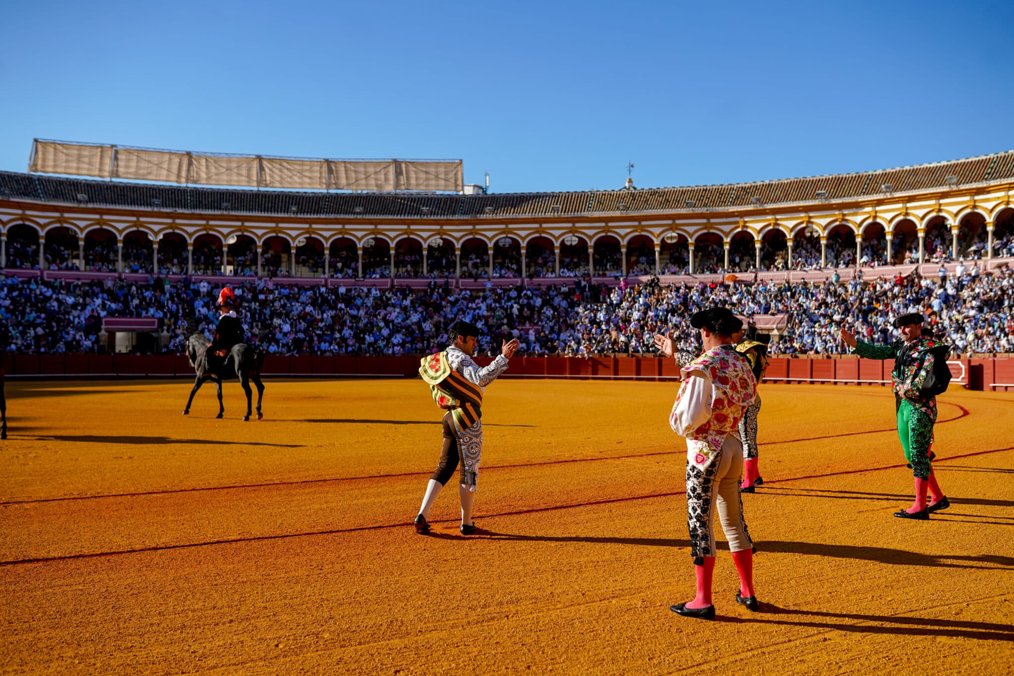 Paseíllo en La Maestranza de Sevilla.