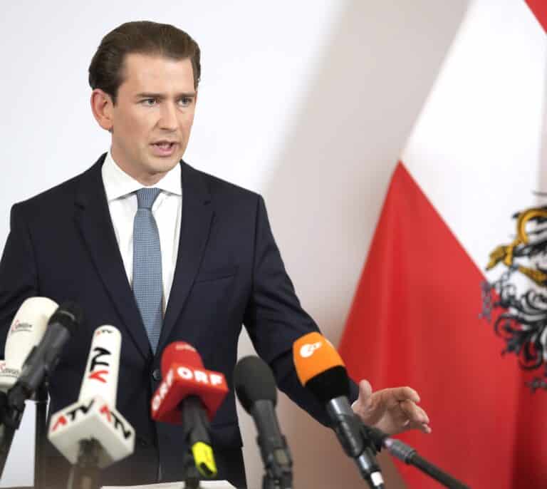 El canciller austriaco, Sebastian Kurz, dimite tras las acusaciones de corrupción