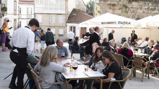 Galicia amplía aforos al 90% en interiores y las reuniones en hostelería a 10 personas en interior y 20 exterior