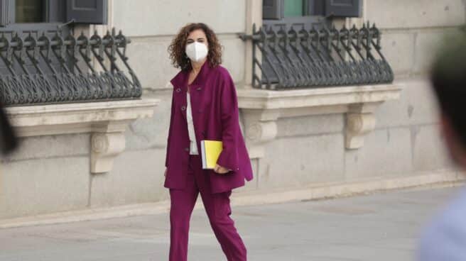 María Jesús Montero llega al Congreso con los Presupuestos. María Jesús Montero llega al Congreso con los Presupuestos.
