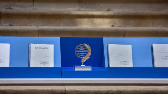 La figura del Premio Planeta, junto a las obras finalistas