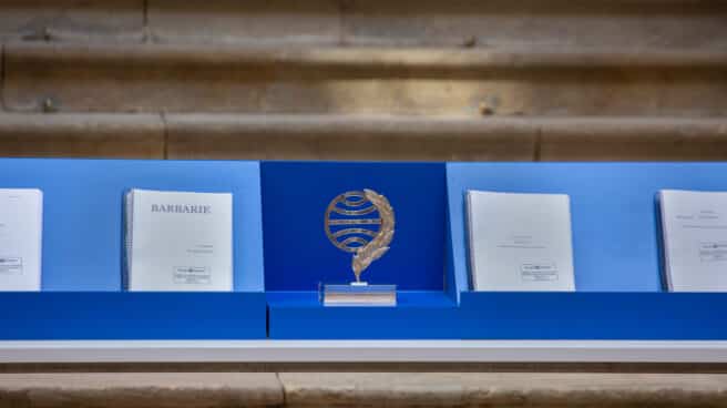 Rueda de prensa previa a la entrega de los Premios Planeta 2021, en Barcelona La figura del Premio Planeta, junto a las obras finalistas