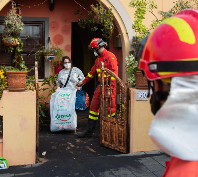 La lava del volcán de La Palma llega a la zona urbana de La Laguna