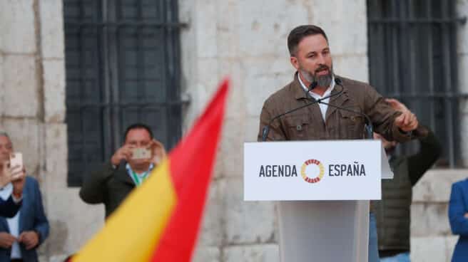 Rebaja de la luz, vivienda social y producto nacional: los anzuelos proteccionistas de Vox para calar en la izquierda El presidente de Vox, Santiago Abascal, durante la presentación de la Agenda España, en Valladolid.