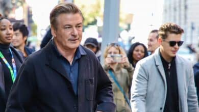 Alec Baldwin tras matar por accidente a su compañera de rodaje: "Mi corazón está roto"