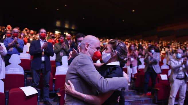 Unai Sordo y Yolanda Díaz se abrazan en el Congreso de CCOO.