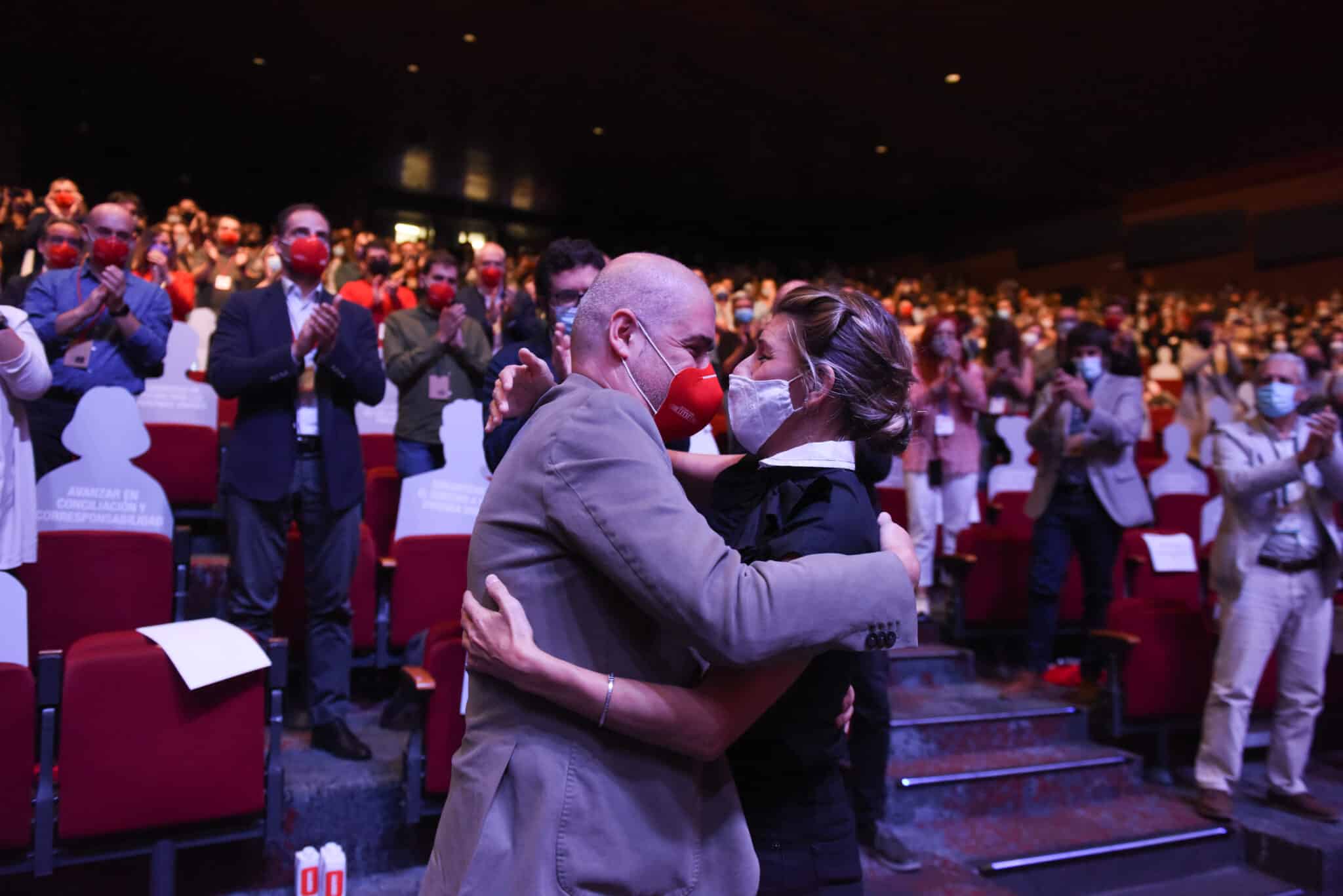 Unai Sordo y Yolanda Díaz se abrazan en el Congreso de CCOO.