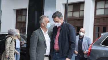 El presidente de Canarias se compromete a que ningún palmero tenga que "irse a vivir fuera de su isla"