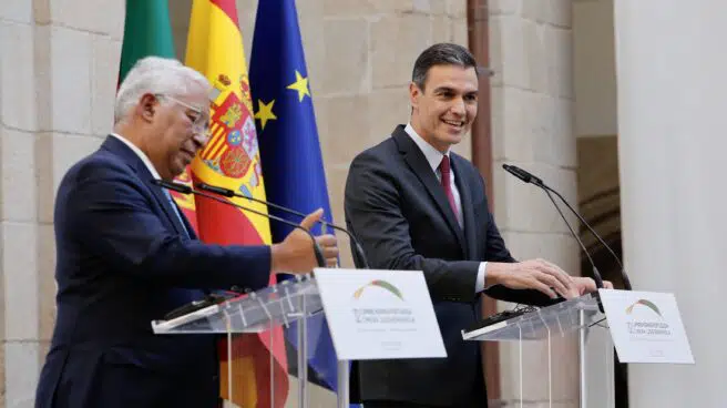 Sánchez elude hablar de la crisis de Gobierno en su cita con el portugués Costa