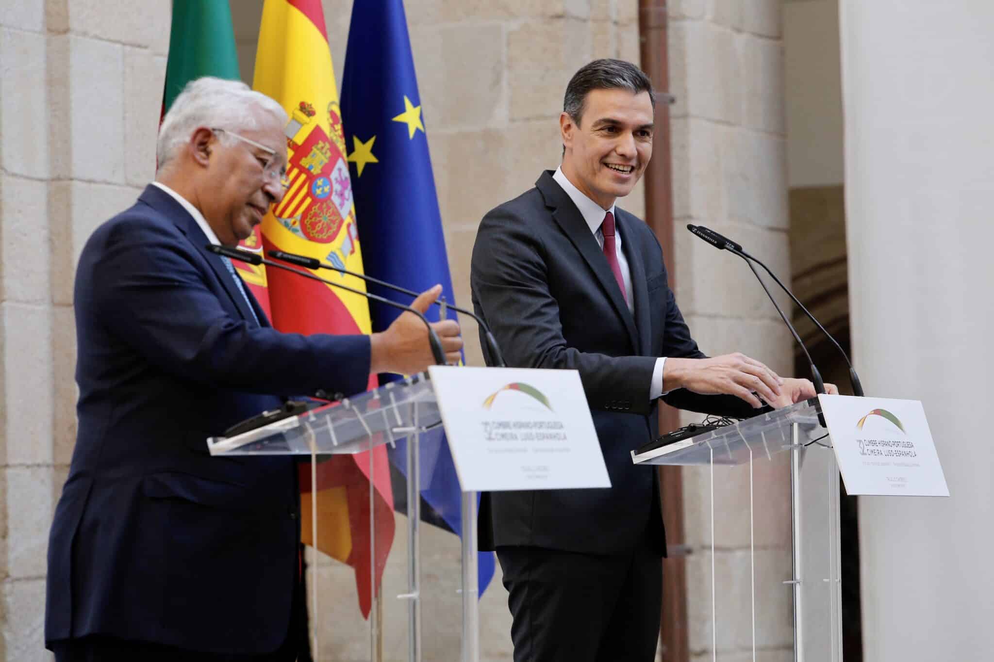 Sánchez elude hablar de la crisis de Gobierno en su cita con el portugués Costa