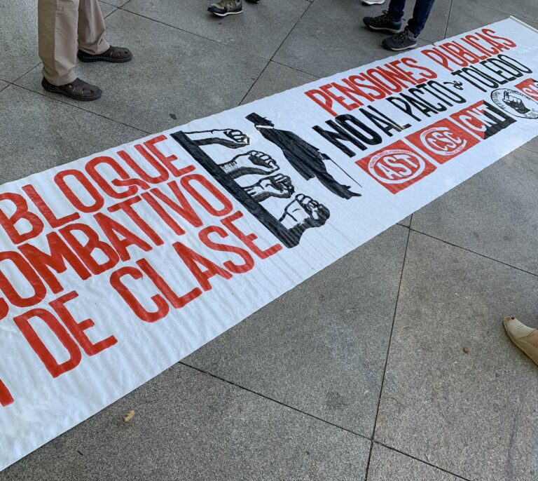 Cientos de personas se manifiestan en Madrid en defensa de las pensiones