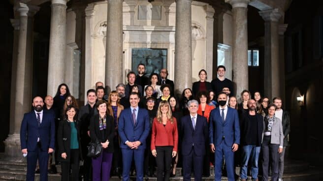 El presidente del Gobierno, Pedro Sánchez, ha destacado como la prioridad de España en la Cumbre del G20, que está teniendo lugar en Roma, asentar las bases de un crecimiento más sostenible, justo e inclusivo y de forma multilateral. El presidente del Gobierno, Pedro Sánchez, ha destacado como la prioridad de España en la Cumbre del G20, que está teniendo lugar en Roma, asentar las bases de un crecimiento más sostenible, justo e inclusivo y de forma multilateral.