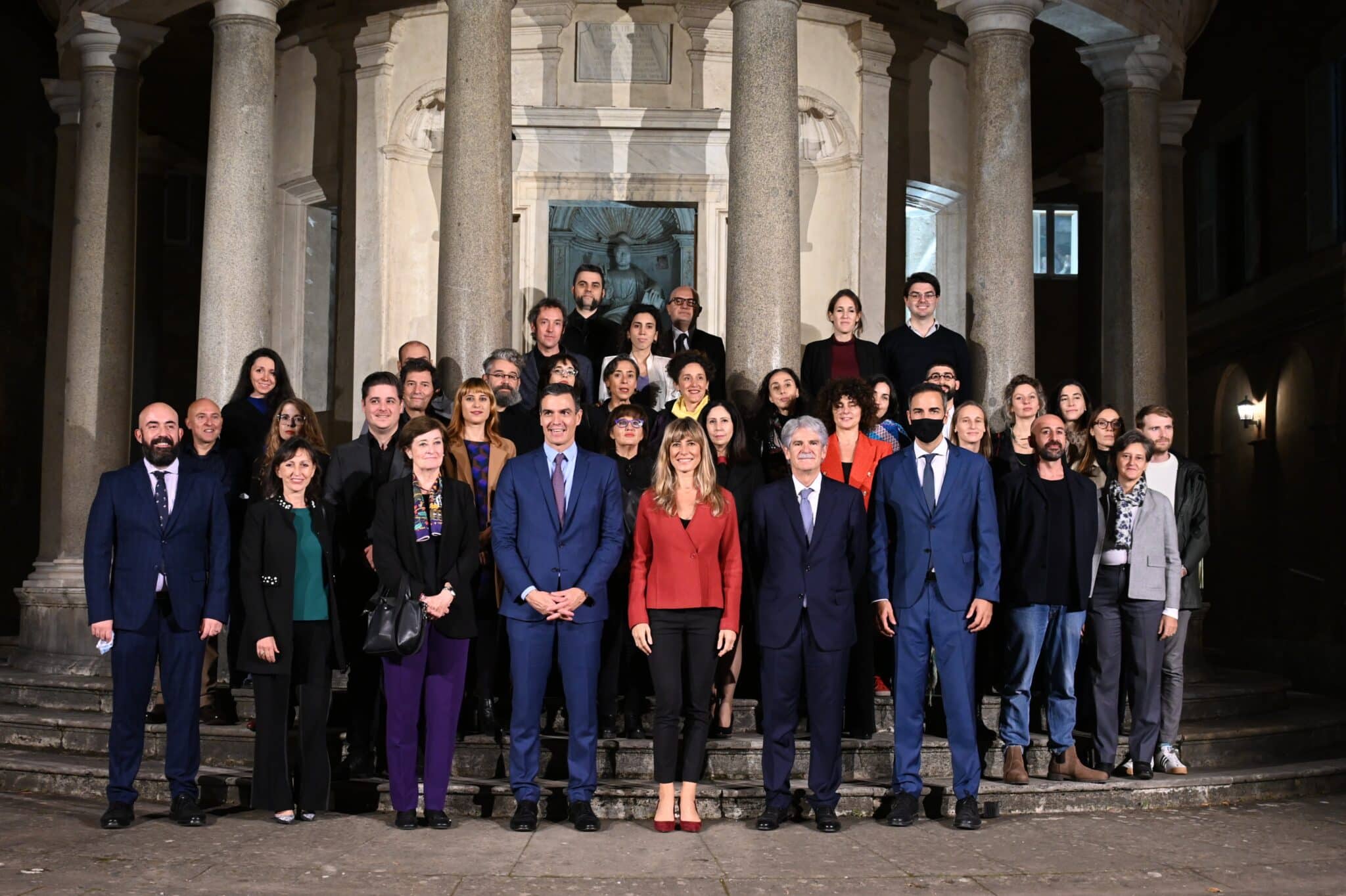 El presidente del Gobierno, Pedro Sánchez, ha destacado como la prioridad de España en la Cumbre del G20, que está teniendo lugar en Roma, asentar las bases de un crecimiento más sostenible, justo e inclusivo y de forma multilateral.