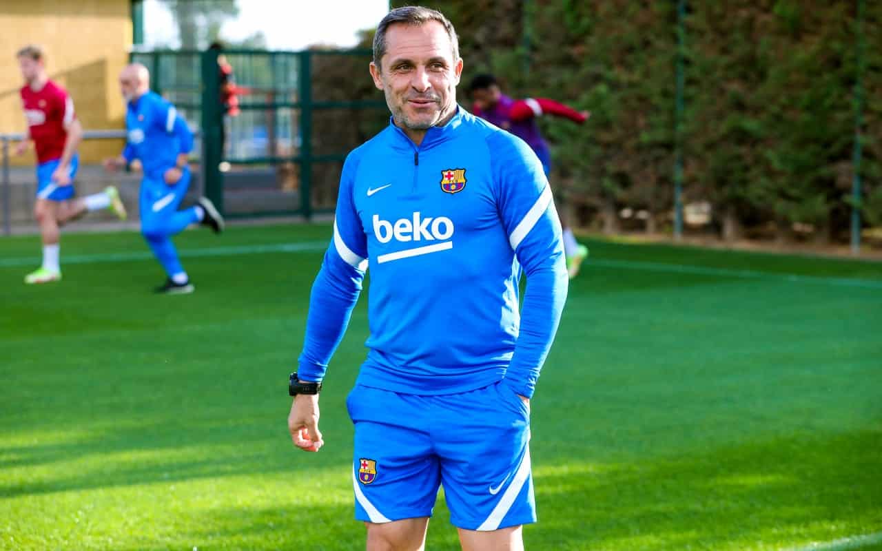 Sergi Barjuan en su primer entrenamiento del FC Barcelona
