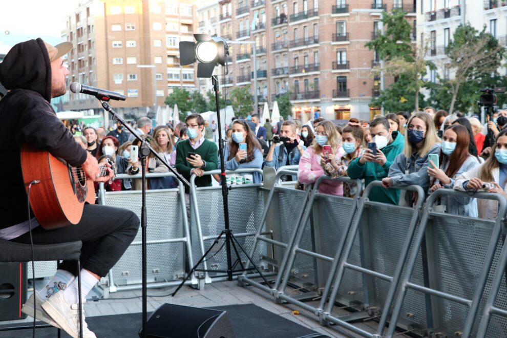 Showcase de Nil Moliner durante la firma de discos de Madrid