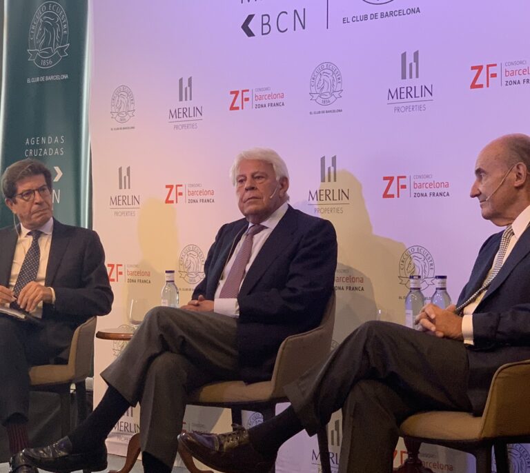 Felipe González aboga por que Juan Carlos "regrese ya y se respete su presunción de inocencia"