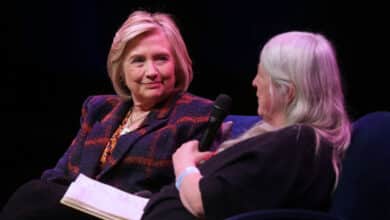 Mary Beard: "Si Hillary Clinton fuera un hombre hubiera sido presidenta"