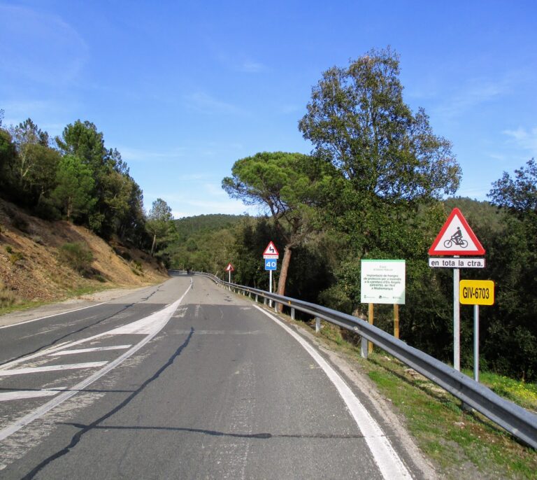 Muere una ciclista tras chocar con un turismo en Girona