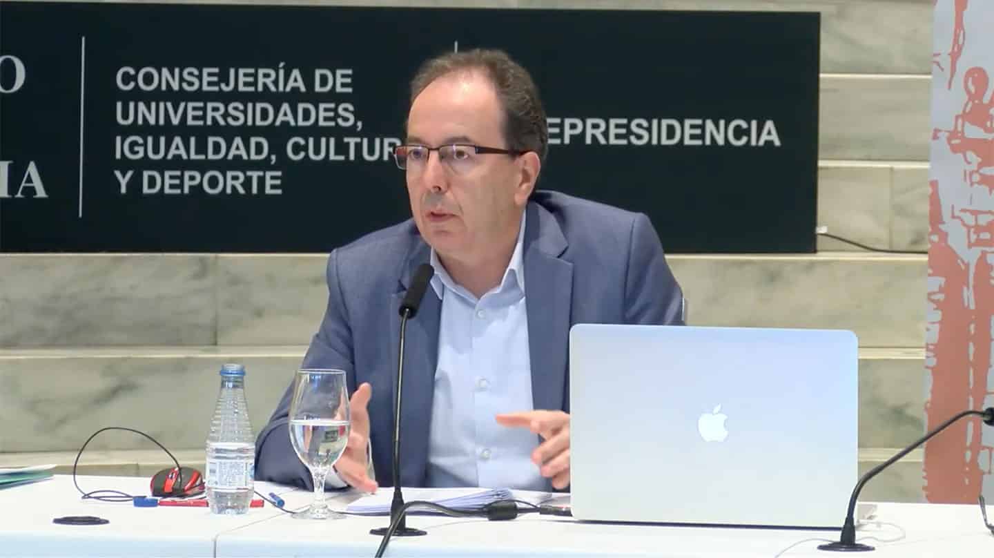El presidente del Consejo de Transparencia y Buen Gobierno (CTBG), José Luis Rodríguez Álvarez, durante su intervención en Santander.