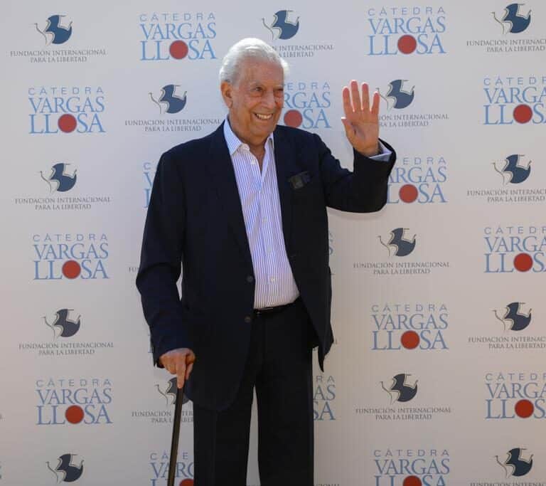 Vargas Llosa, rodeado de 'vips' en la fiesta para relanzar su Cátedra sobre el castellano