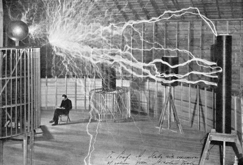 El museo de la ciencia de Fundación “la Caixa” en Barcelona acoge una muestra que recorre la vida y obra de Nikola Tesla.