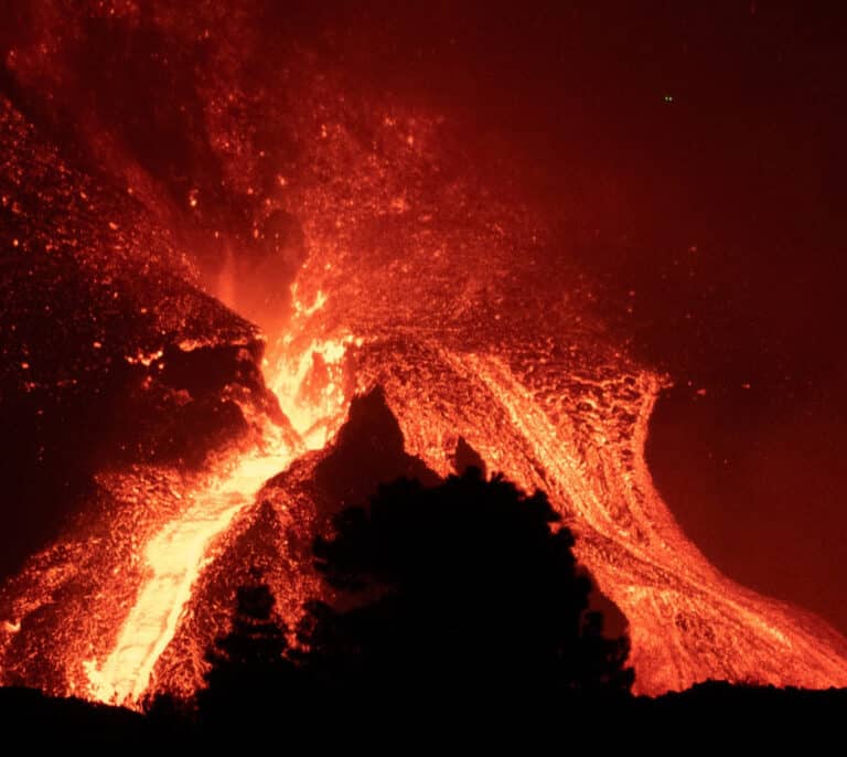 La erupción cumple 50 días y los expertos son claros: no se ve aún su final