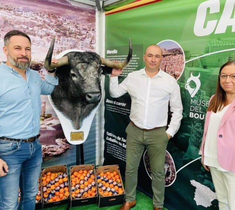 Centenares de personas acuden al 'macroevento' de Vox en Ifema