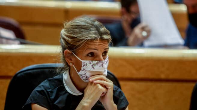 Esa "esquinita de la izquierda" resulta ser muy grande para la señora Díaz La vicepresidenta segunda y ministra de Trabajo y Economía Social, Yolanda Díaz, durante una sesión de control al Gobierno en el Senado