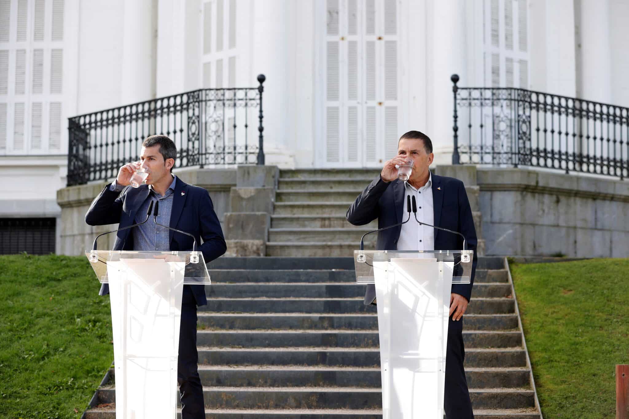 Arkaitz Rodríguez y Arnaldo Otegi, en el Palacio de Aiete.