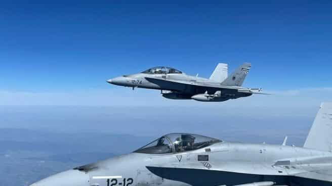 Aviones del Ejército del Aire sobrevuelan Madrid.