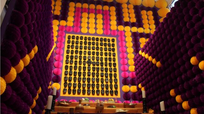 Día de Muertos: las flores, color y alegría mexicana aterrizan en octubre en Madrid Altar de Casa de México con motivo del Día de Muertos 2021