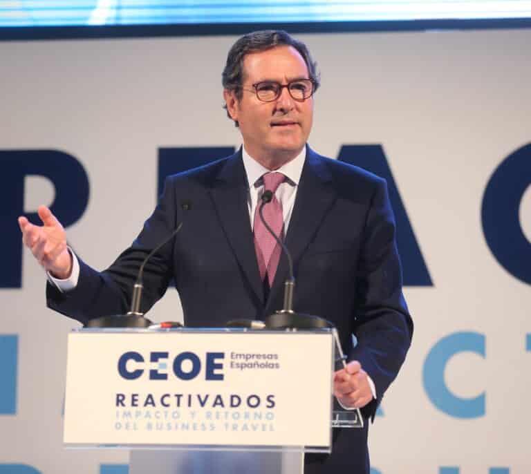 La CEOE critica la "distorsión brutal" del derecho a la propiedad tras el acuerdo sobre los alquileres