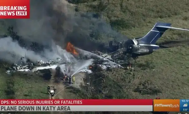 Un avión se estrella en Texas con 21 personas a bordo